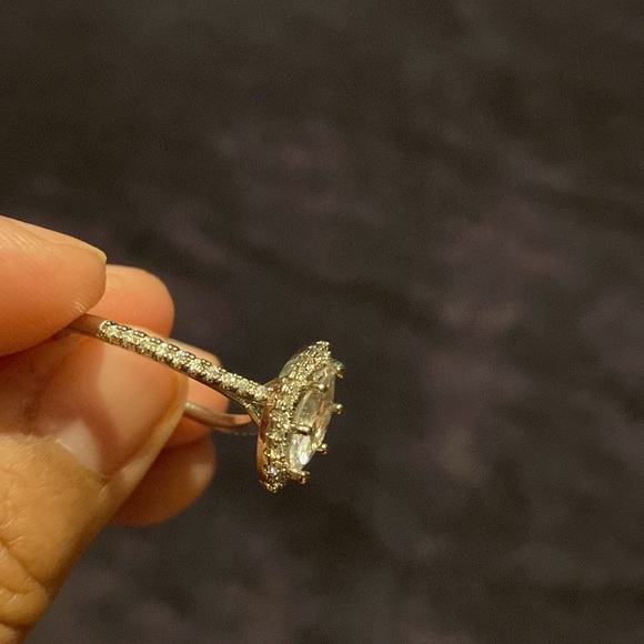 Beautiful ring - Picture 3 of 3